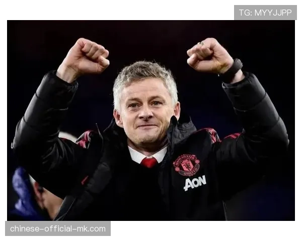 一位视频分析师的日常：揭秘曼联教练组如何通过上百小时的录像，为对手核心制定“战术牢笼”。